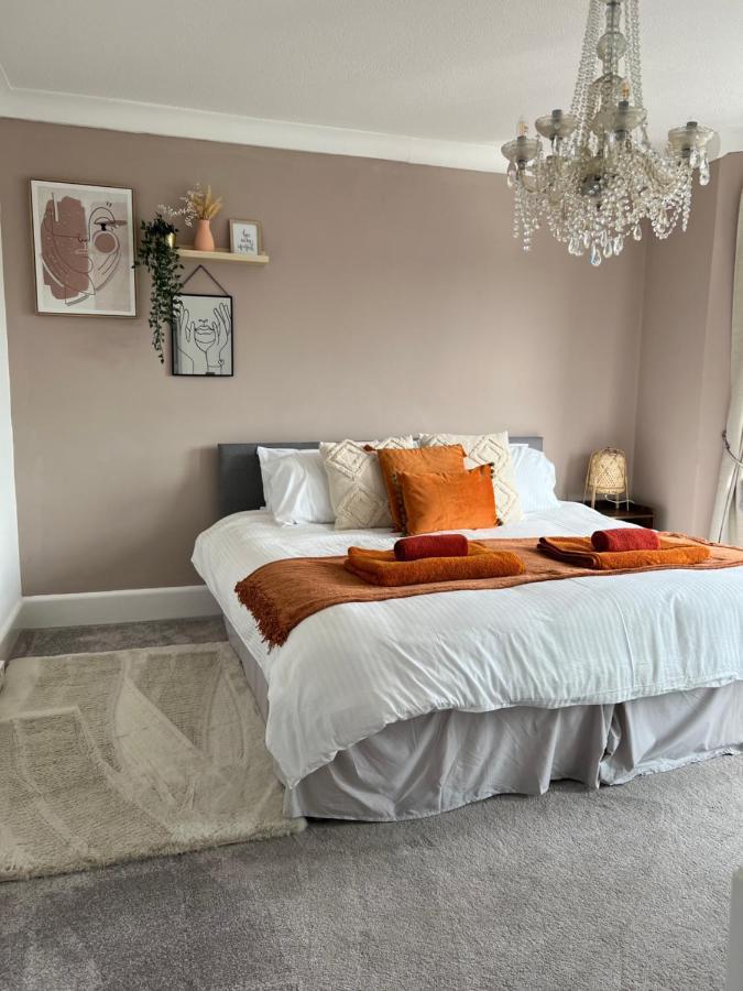 Spacious 4 Bed Rooms, Parking, Garden And Near Parks, Beaches And University บอร์นมัธ ภายนอก รูปภาพ