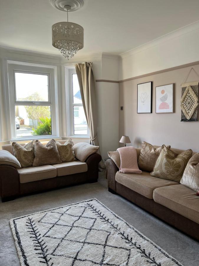 Spacious 4 Bed Rooms, Parking, Garden And Near Parks, Beaches And University บอร์นมัธ ภายนอก รูปภาพ